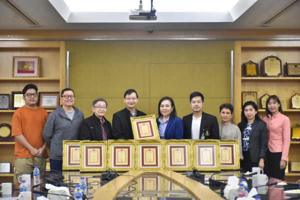 Presented 12 marriage certificates made of gold to the Bang Rak District Office