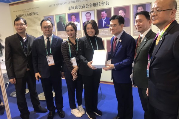 รองนายกฯ และ รมว.พาณิชย์ เยี่ยมชมบูธ TGJTA Gems and Jewelry Pavilion ในงาน China International Import Expo 2019 (CIIE2019)