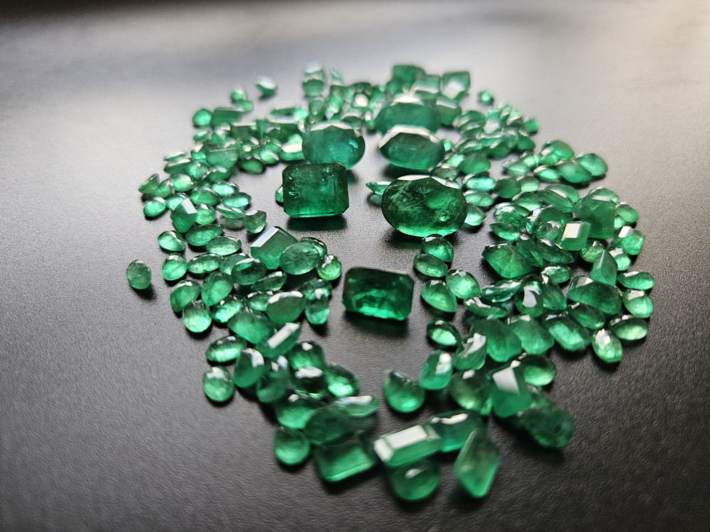 Crimson Gems Co.,Ltd.